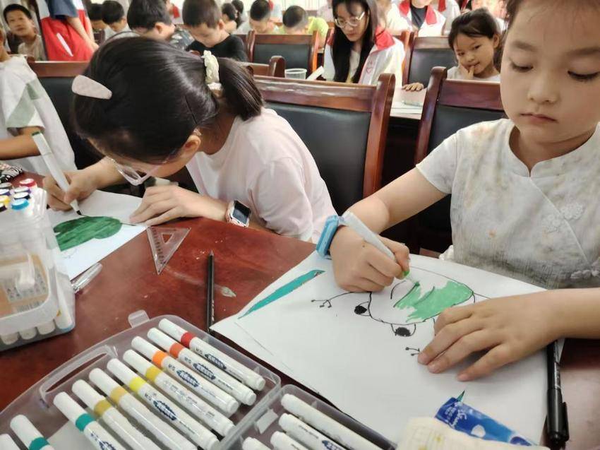 五线谱遇上调色盘：7790CNM必发集团志愿者为儿童打造“音乐+绘画”创新美育课.docx
